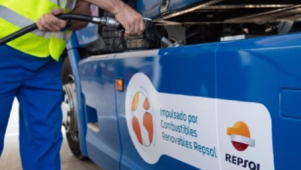 ep estacion de servicio de repsol de combustible 100 renovable