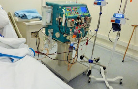 ep imagen de un equipo de dialisis en el hospital infanta leonor
