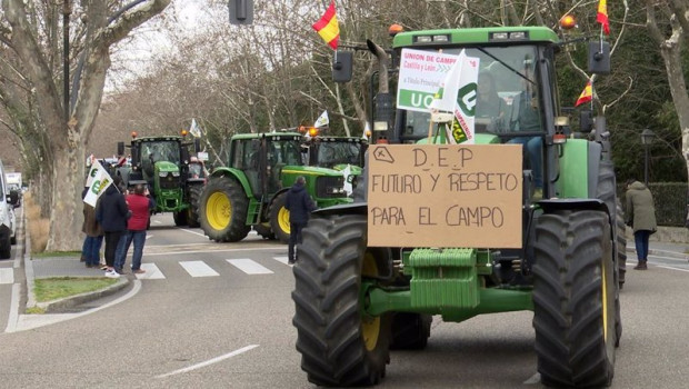 ep imagen del inicio de la tractorada que ha recorrido este viernes el centro de valladolid