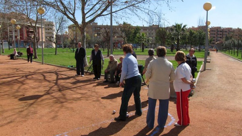 ep jubilados cordobeses juegan a la petanca en una imagen de archivo