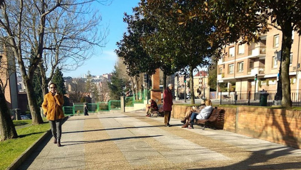 ep jubilados y pensionistas en un parque de oviedo