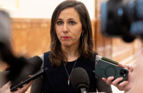 ep la secretaria general de podemos ione belarra atiende a los medios durante una sesion plenaria