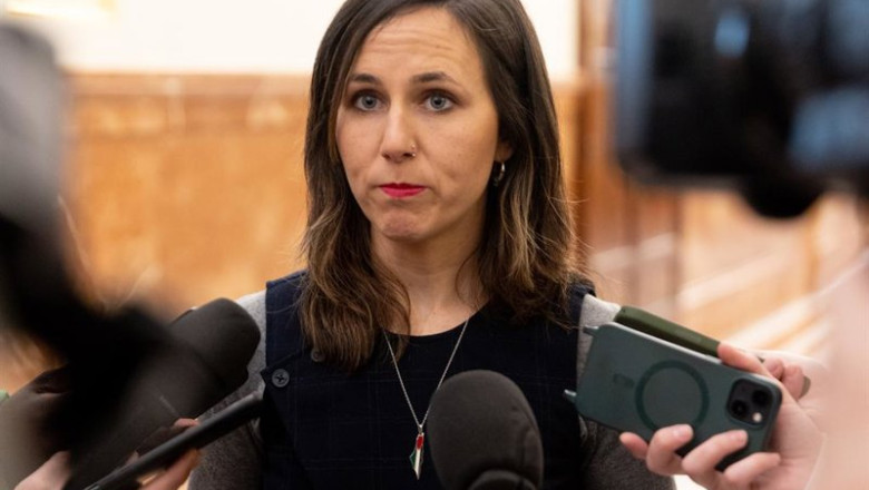 La secretaria general de Podemos, Ione Belarra, atiende a los medios durante una sesión plenaria extraordinaria, en el Congreso de los Diputados, a 15 de enero de 2026, en Madrid (España). | Eduardo Parra - Europa Press ep la secretaria general de podemos ione belarra atiende a los medios durante una sesion plenaria