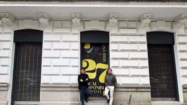 ep pablo lopez ceo de silbon junto a juan jurado coo de silbon en el exterior de la tienda de