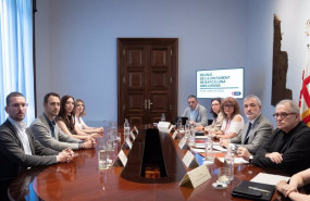 ep reunion de representantes de airbnb con el alcalde de barcelona jaume collboni