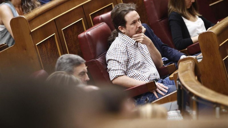 El secretario general de Podemos, Pablo Iglesias, escucha con gesto serio el discurso del presidente del Gobierno en funciones previo a la segunda votación para la investidura del candidato socialista a la Presidencia del Gobierno. Iglesias confirmó prev | Eduardo Parra - Europa Press ep secretario generalpodemos pablo iglesias escuchagesto seriodiscursopresidentegobiernofunciones previola segunda votacionla investiduracandidato socialistala presidenciagobierno iglesias confirmo prev