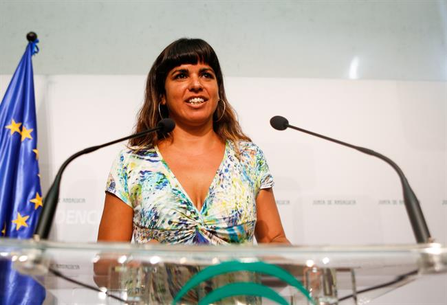 Teresa Rodríguez atiende a los periodistas tras reunirse con Susana Díaz | EUROPA PRESS ep teresa rodriguez atiendelos periodistasreunirsesusana diaz