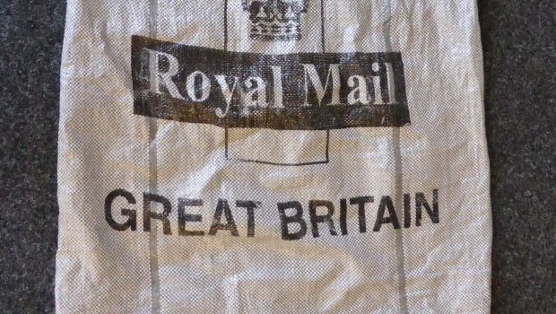 dl royal mail post letters bag delivery public domain image ftse 100 min