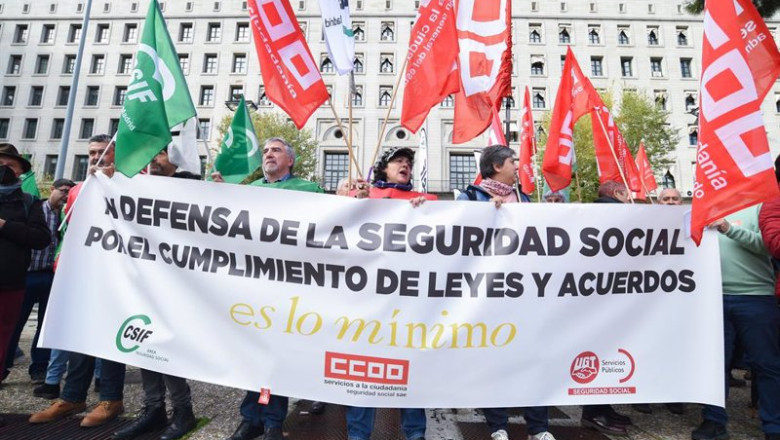 ep archivo concentracion de csif ccoo y ugt para denunciar la falta de personal en la seguridad ep archivo concentracion de csif ccoo y ugt para denunciar la falta de personal en la seguridad