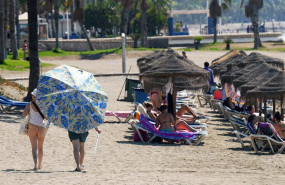 ep archivo   numerosos turistas y malaguenos disfrutan de la playa de la malagueta de malaga