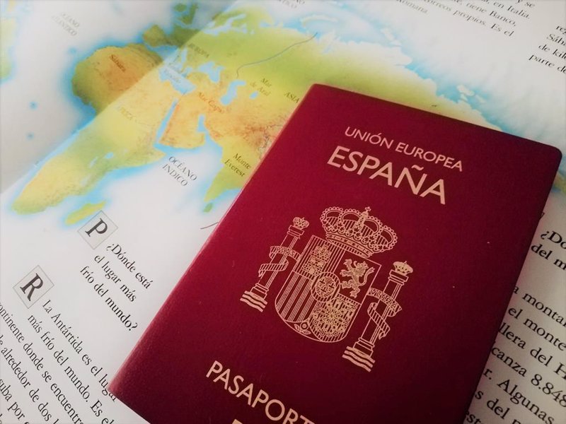 https://img3.s3wfg.com/web/img/images_uploaded/d/5/ep_archivo_-_pasaporte_espanol_sobre_un_mapa.jpg