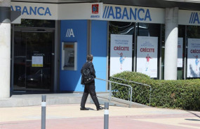 ep archivo un hombre pasa al lado de una sucursal de abanca en madrid espana a 10 de septiembre de ep archivo un hombre pasa al lado de una sucursal de abanca en madrid espana a 10 de septiembre de