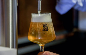 ep archivo una cerveza rubia de grifo tirada en copa de cristal durante el gran festival de la ep archivo una cerveza rubia de grifo tirada en copa de cristal durante el gran festival de la