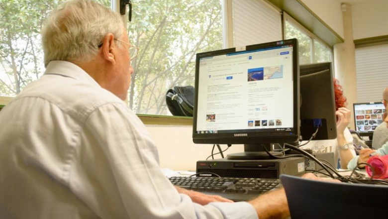 ep archivo una persona mayor navegando por internet ep archivo una persona mayor navegando por internet