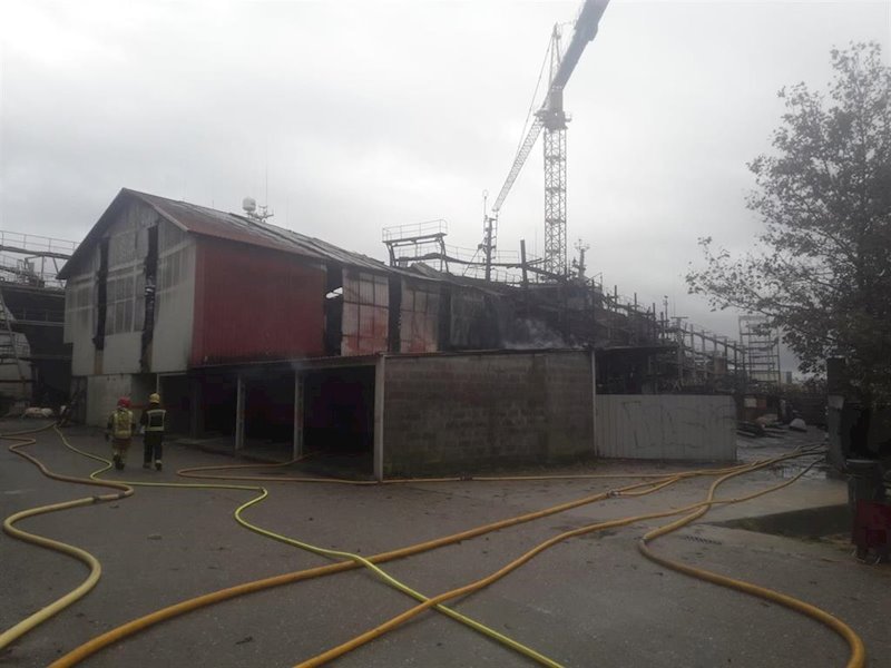 ep astillero de pontevedra despues del incendio que se propago dentro de la nave industrial ep astillero de pontevedra despues del incendio que se propago dentro de la nave industrial