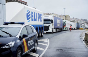 ep colas de camiones en carretera