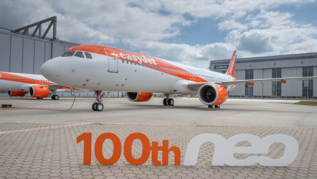ep easyjet recibe su avion airbus a320neo numero 100 en hamburgo alemania