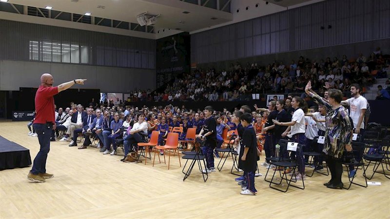 ep el actor darko peric participa en la campana de la acb contra el bullying
