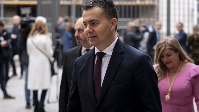 ep el ministro de industria comercio y turismo hector gomez a su llegada al acto de jura de la ep el ministro de industria comercio y turismo hector gomez a su llegada al acto de jura de la