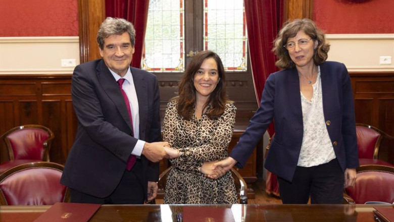 ep el ministro para la transformacion digital jose luis escriva la alcaldesa de a coruna ines rey y