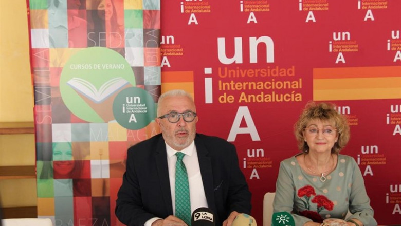 El rector de la UNIA, José Sánchez Maldonado, y la directora de la sede de Baeza, Mª Ángeles Peinado, en una imagen de archivo. | UNIA - Archivo ep el rector de la unia jose sanchez maldonado y la directora de la sede de baeza m angeles peinado