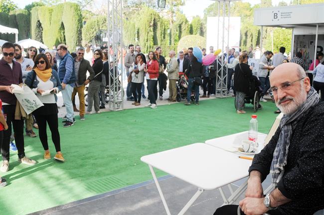 El escritor ha visitado la 52 Fira del Llibre | FIRA ep escritorvisitado52 firallibre