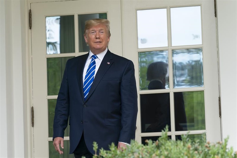 https://img3.s3wfg.com/web/img/images_uploaded/d/5/ep_july_31_2019_-_washington_dc_united_states_united_states_president_donald_j_trump_speaks_to_the_media_after_welcoming_the_president_of_mongolia_khaltmaagiin_battulga_upon_his_arrival_at_the_white_house_chris_kleponis_contacto.jpg