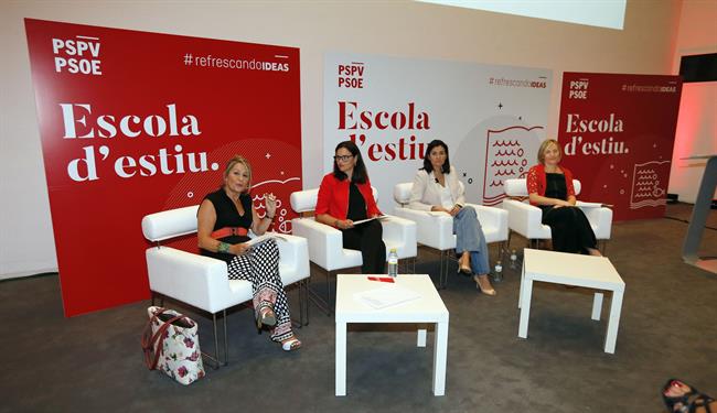 La ministra Carmen Montón en una mesa de l'Escola d'estiu del PSPV | PSPV-SPOE ep la ministra carmen montonuna mesalescola destiupspv