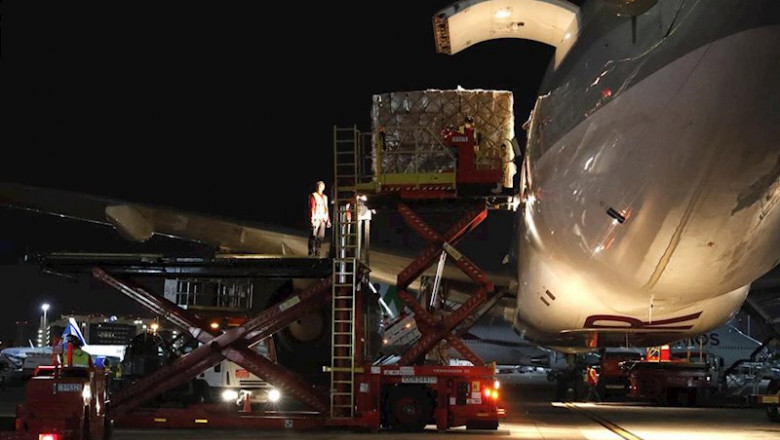 Llegada de un avión al aeropuerto de Madrid Barajas-Adolfo Suárez procedente de Shanghai (China) con material sanitario para hospitales madrileños | Comunidad de Madrid ep llegada de un avion al aeropuerto de madrid barajas-adolfo suarez procedente de shanghai china