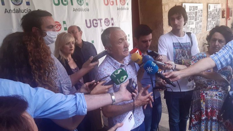 Pepe Álvarez atiende a los medios. | AA/EP ep pepe alvarez atiende a los medios