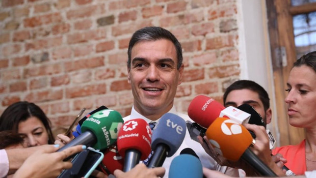 ep presidentegobiernofunciones pedro sanchez atiendelos medioscomunicacionreunirsecolectivos feministasmadrid