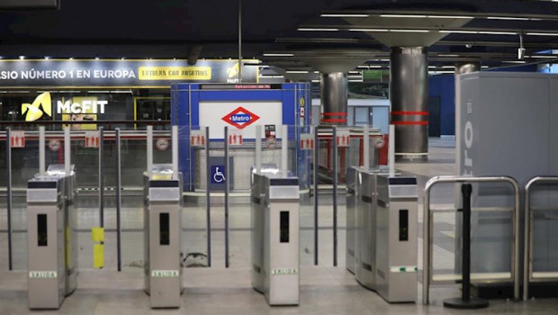ep tornos de acceso de la estacion de metro de nuevos ministerios
