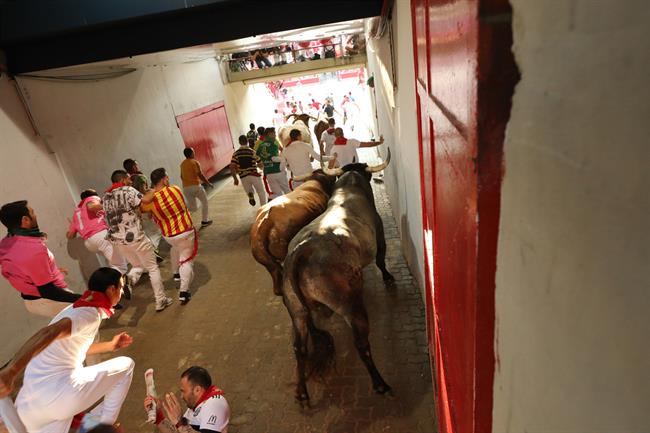 Ultimo encierro de Sanfermines 2018 con toros de Miura. | DAVID DOMENCH/EUROPA PRESS ep ultimo encierrosanfermines 2018torosmiura