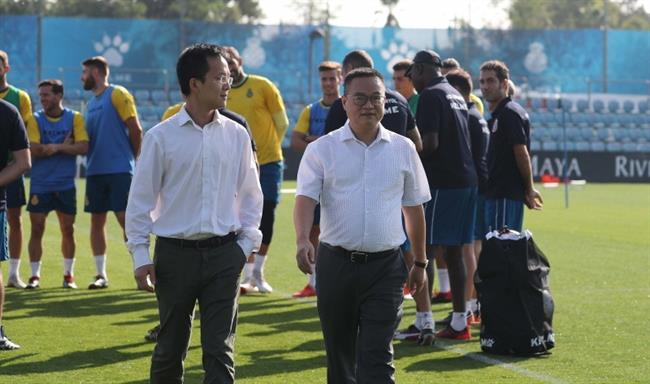 Visita del presidente del RCD Espanyol Chen Yansheng al equipo | RCD ESPANYOL ep visitapresidentercd espanyol chen yanshengequipo