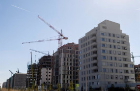 ep archivo   gruas en una zona de construccion de edificios