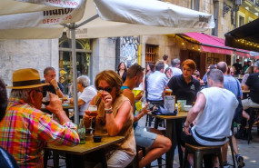 ep archivo   varias personas en una terraza de un bar en santander a 10 de agosto de 2025 en