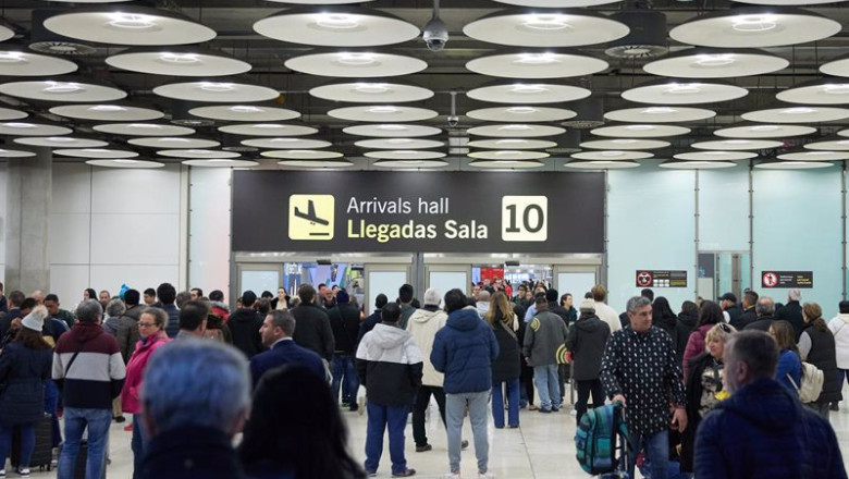 ep archivo varios viajeros en el aeropuerto adolfo suarez madrid barajas ep archivo varios viajeros en el aeropuerto adolfo suarez madrid barajas