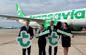 ep avion con la nueva librea de transavia
