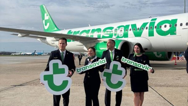 ep avion con la nueva librea de transavia