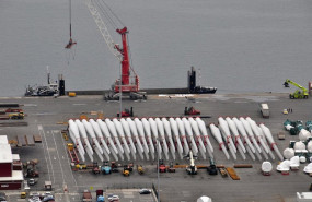 ep carga de palas de aerogeneradores en el puerto de bilbao