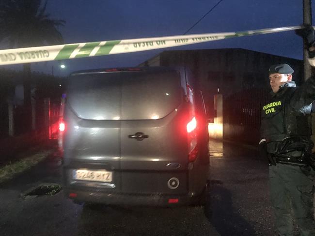 El coche fúnebre llega a la nave donde ha sido encontrado el cuerpo de Diana Que | EUROPA PRESS ep coche funebre llegala navehaencontradocuerpodiana que