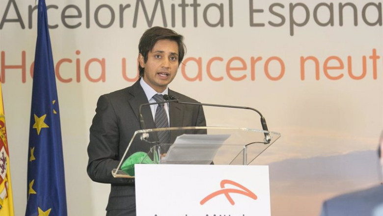 El consejero delegado de ArcelorMittal, Aditya Mittal, interviene en la presentación de la hoja de ruta de descarbonización de la fabricación de acero, en la factoría de ArcelorMittal, a 13 de julio de 2021, en Gijón, Asturias (España). | Jorge Peteiro - Europa Press ep el consejero delegado de arcelormittal aditya mittal interviene en la presentacion de la hoja de
