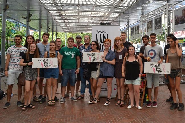 Jóvenes impulsando la campaña 'Un nuevo presente' | UN NOU PRESENT ep jovenes impulsandocampana un nuevo presente