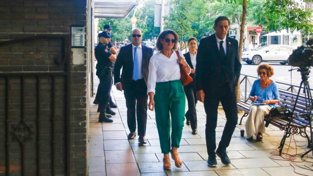 ep la ministrala transicion ecologica teresa ribera llegauna reunionla comision ejecutiva federalpsoeferraz horasdesegunda votacionla investiduracandidato socialistala presidenciagobiernocongreso d