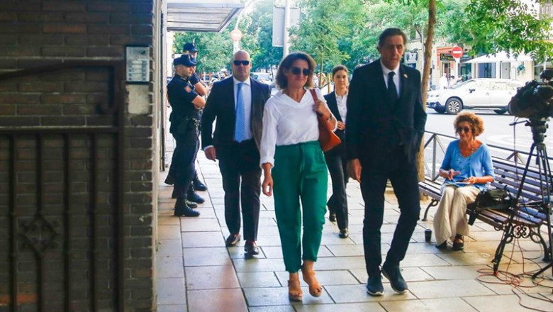 La ministra para la Transición Ecológica, Teresa Ribera, llega a una reunión de la Comisión Ejecutiva Federal del PSOE en Ferraz horas antes de la segunda votación para la investidura del candidato socialista a la Presidencia del Gobierno en el Congreso d | Ricardo Rubio - Europa Press ep la ministrala transicion ecologica teresa ribera llegauna reunionla comision ejecutiva federalpsoeferraz horasdesegunda votacionla investiduracandidato socialistala presidenciagobiernocongreso d