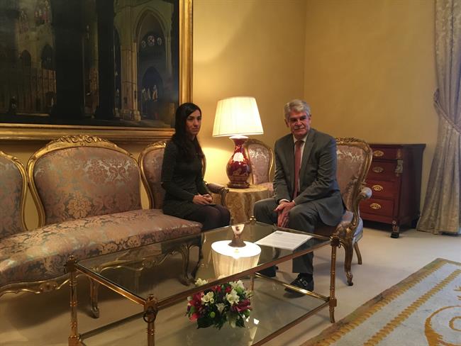 ep ministroexteriores alfonso dastis con nadia murad victimaei