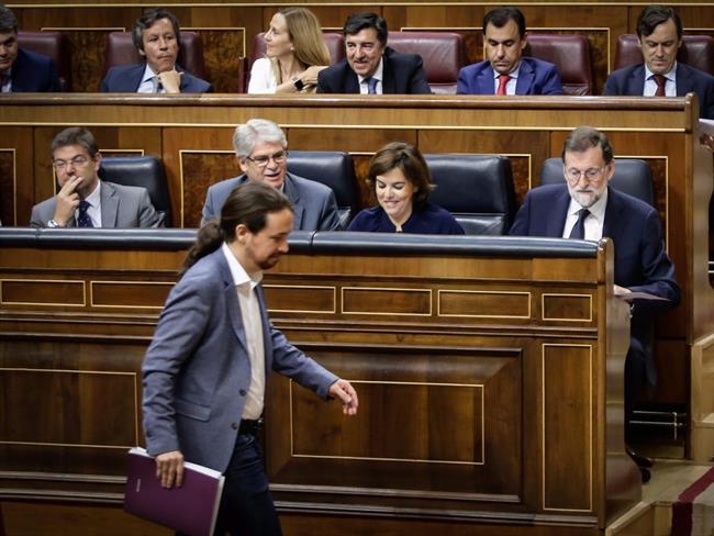 Pablo Iglesias pasa por delante de Rajoy en el Congreso | CONGRESO ep pablo iglesias pasadelanterajoycongreso