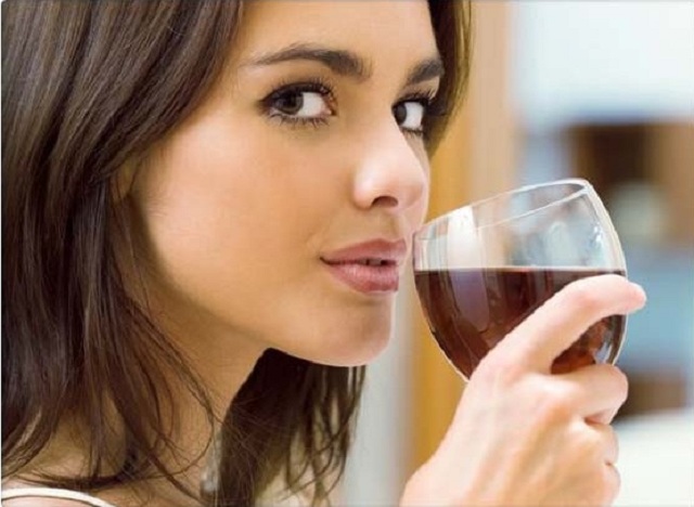 Mujer_Vino