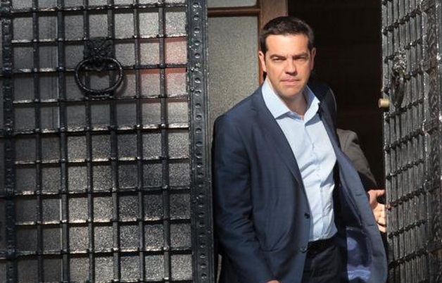 Tsipras_puerta