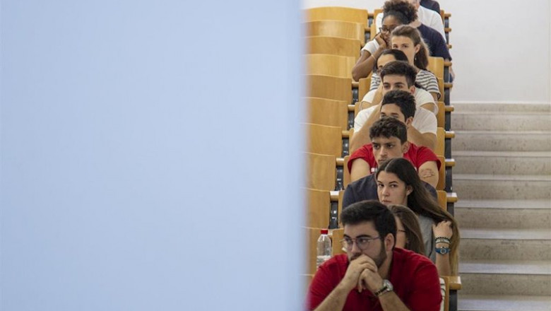 ep alumnos examinandose de las pruebas de acceso a la universidad en septiembre en la facultad de ep alumnos examinandose de las pruebas de acceso a la universidad en septiembre en la facultad de